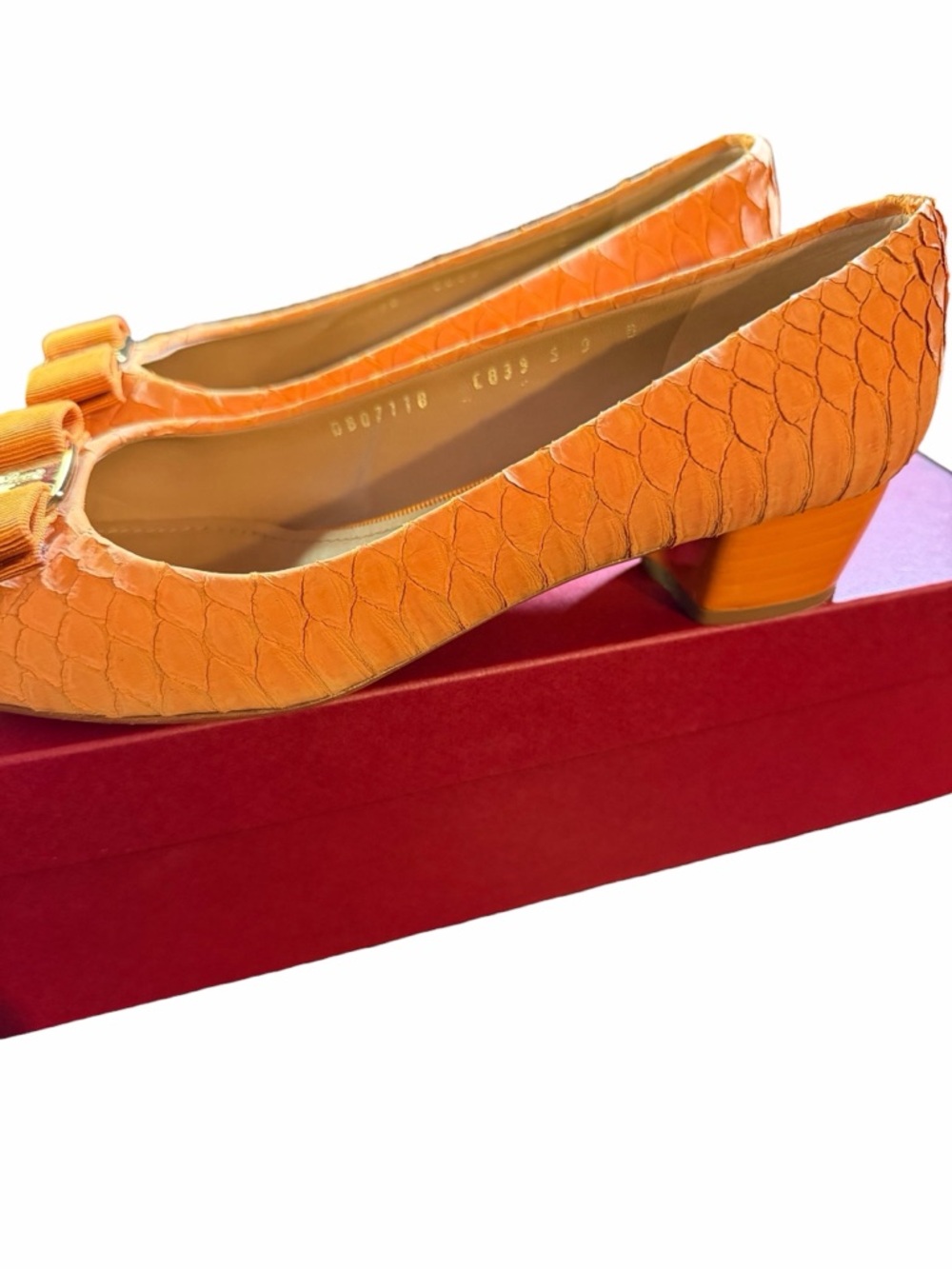 Rare NIB Salvatore Ferragamo Orange Python Vara Bow Pumps - 9B - Picture 3 of 5